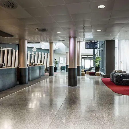 奥斯陆加勒穆恩丽笙布鲁机场酒店 酒店 4*