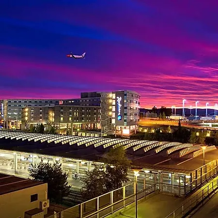 Radisson Blu Airport Hotel, Oslo Szálloda 4*