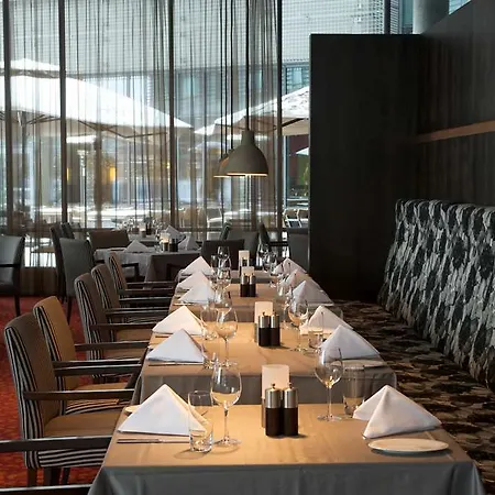 Radisson Blu Airport Hotel, Oslo 4* Garder
