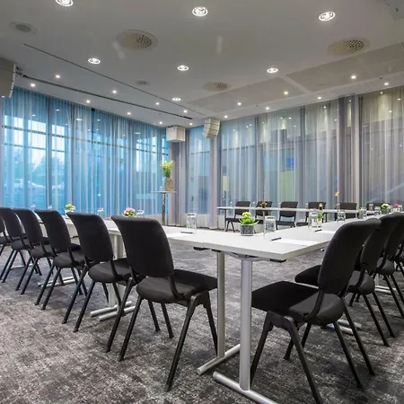 奥斯陆加勒穆恩丽笙布鲁机场酒店 酒店 4*